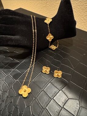 Clover VCA Style 18KGP Gold Color Necklace Bracelet & Earrings Jewelry Set